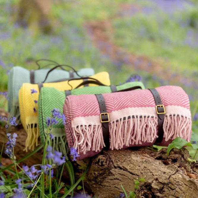 wool gift ideas for a 7th wedding anniversary such as wool picnic blankets