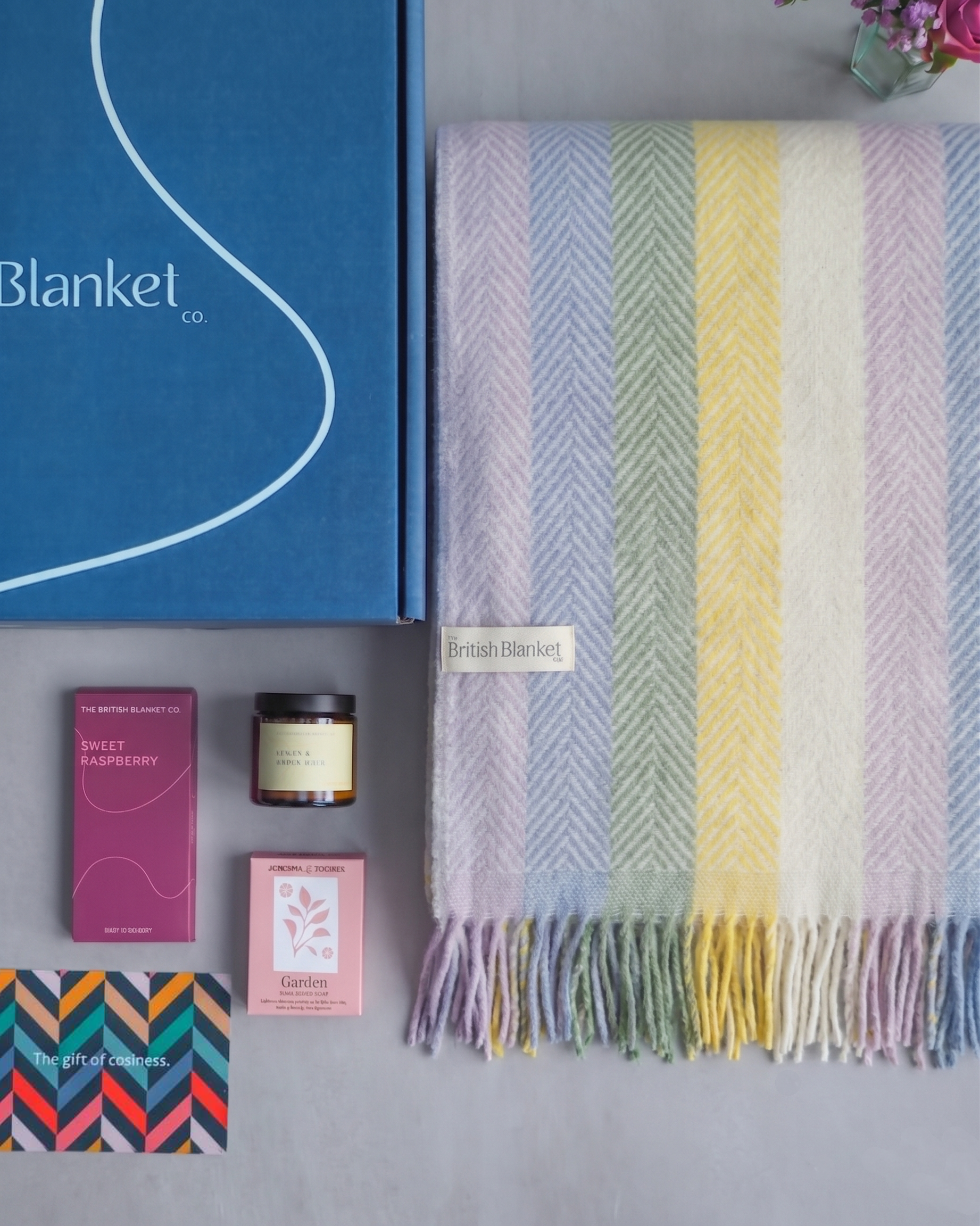 Summer Blanket Gift Box: Rainbow Pastel