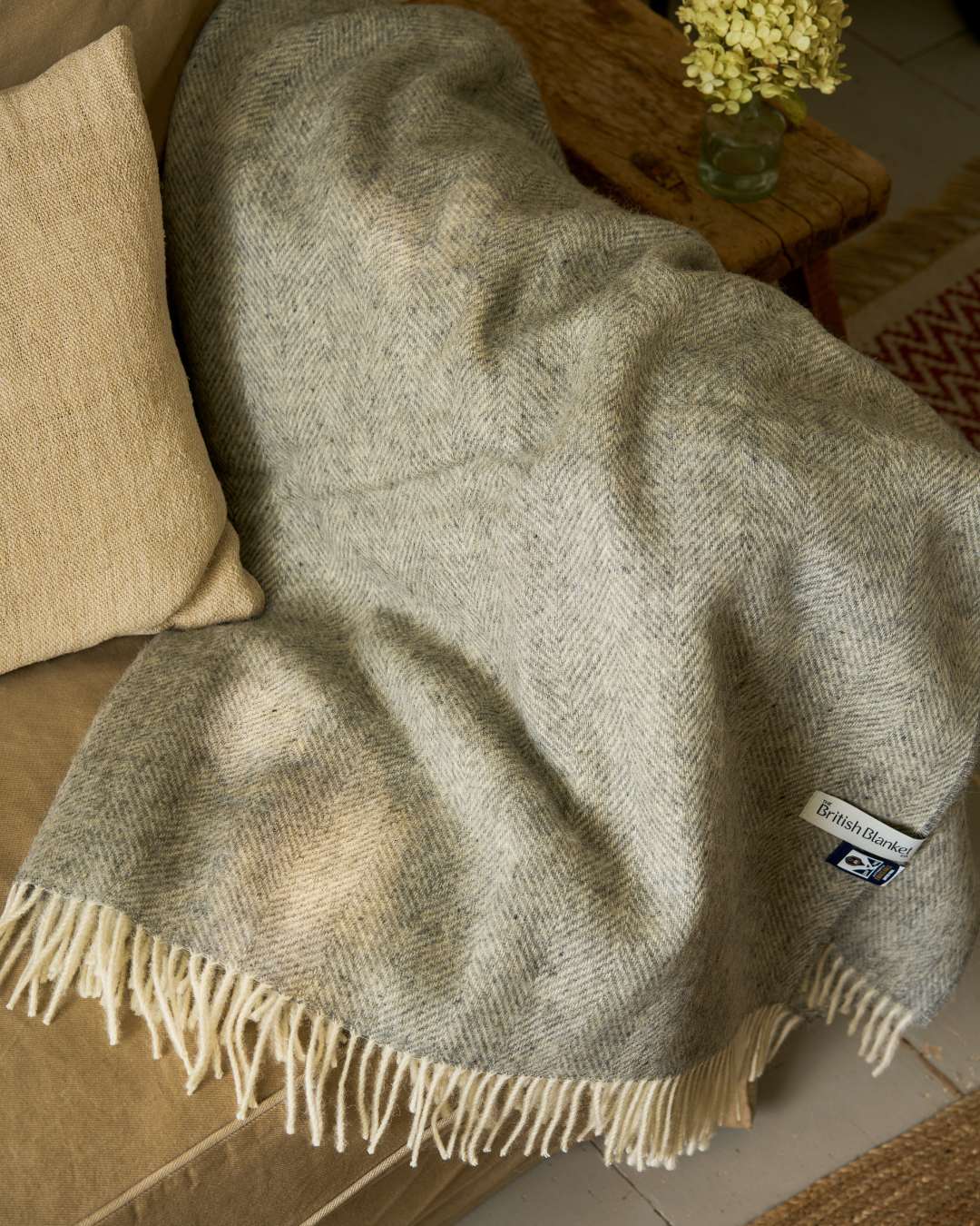 100% British Lambswool Herringbone Blanket: Grey