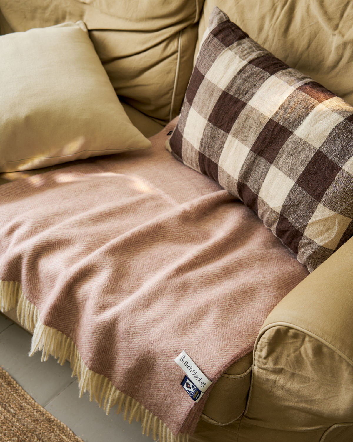 100% British Lambswool Herringbone Blanket: Pink