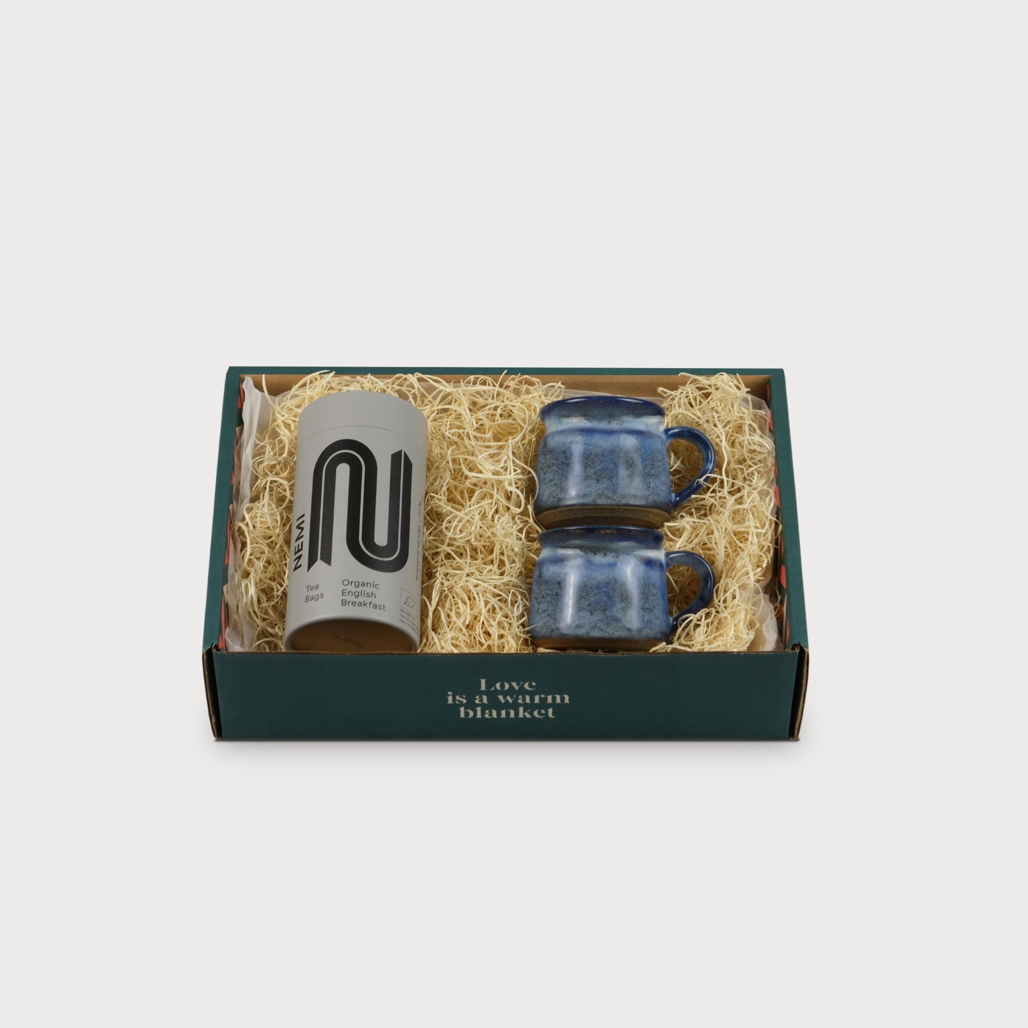 Cosy Gift Box: Tea for Two featuring a neatly packed set of mugs in a box, ideal for sharing a warm beverage moment.