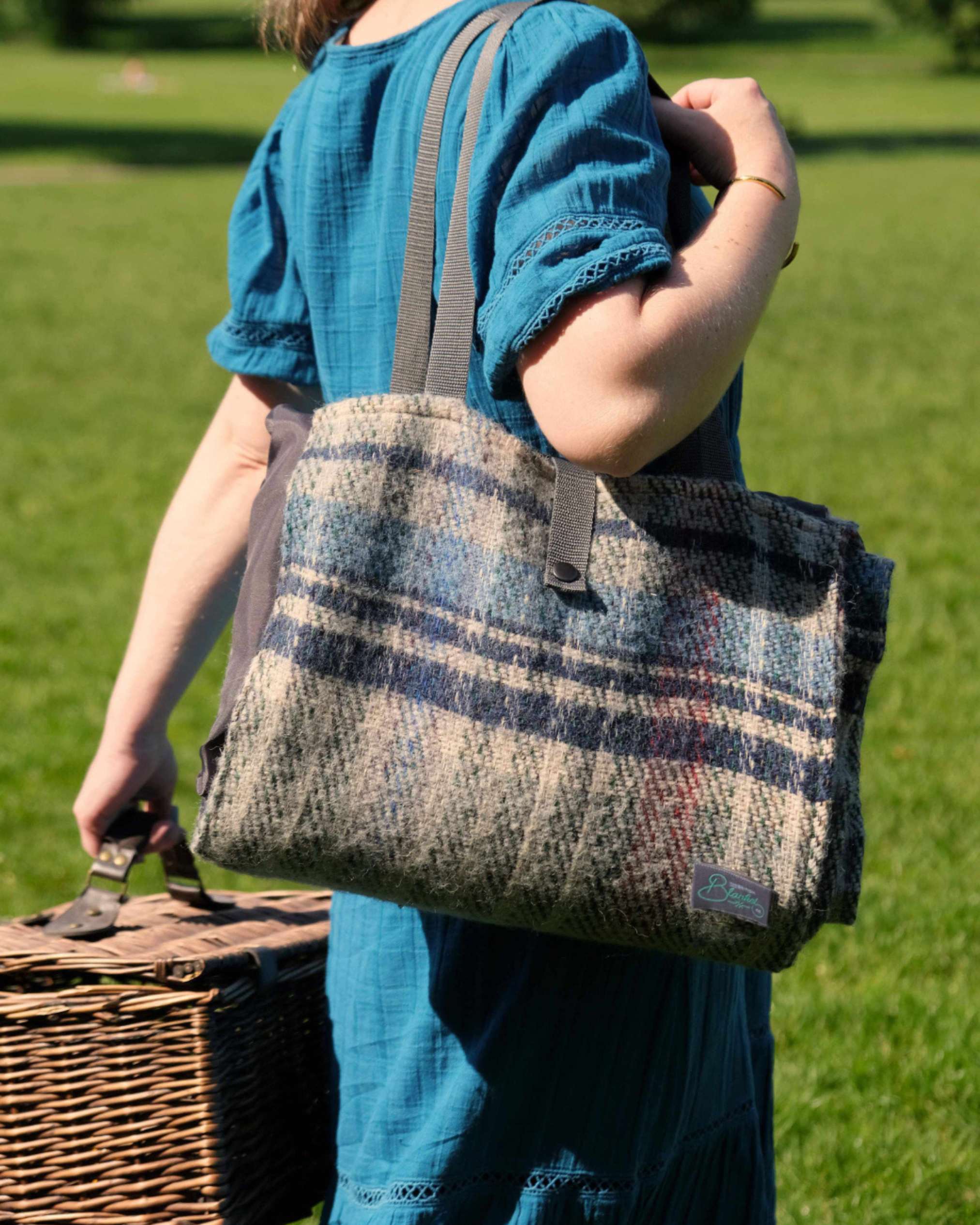 Waterproof Picnic Blanket With Shoulder Strap : Random Recycled