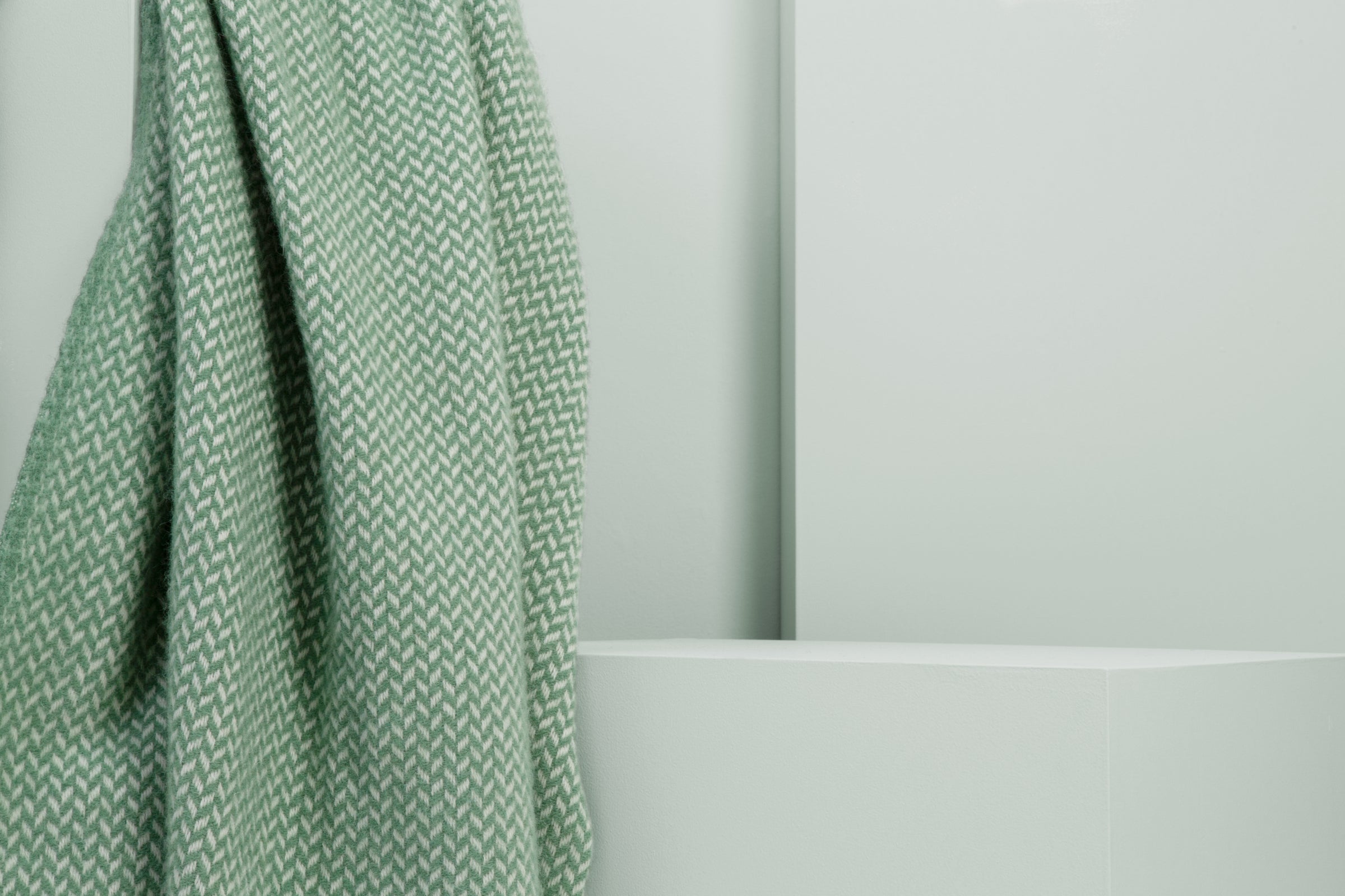 wool blanket green. green blanket. Super soft blanket. wool blanket made in the uk. british blankets made from real wool. 