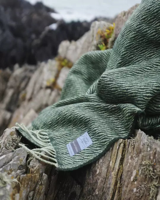 green wool blanket uk. Super soft blanket. Green blanket. wool. 100% wool products. wool blankets made in the uk. British wool blankets with free delivery. 