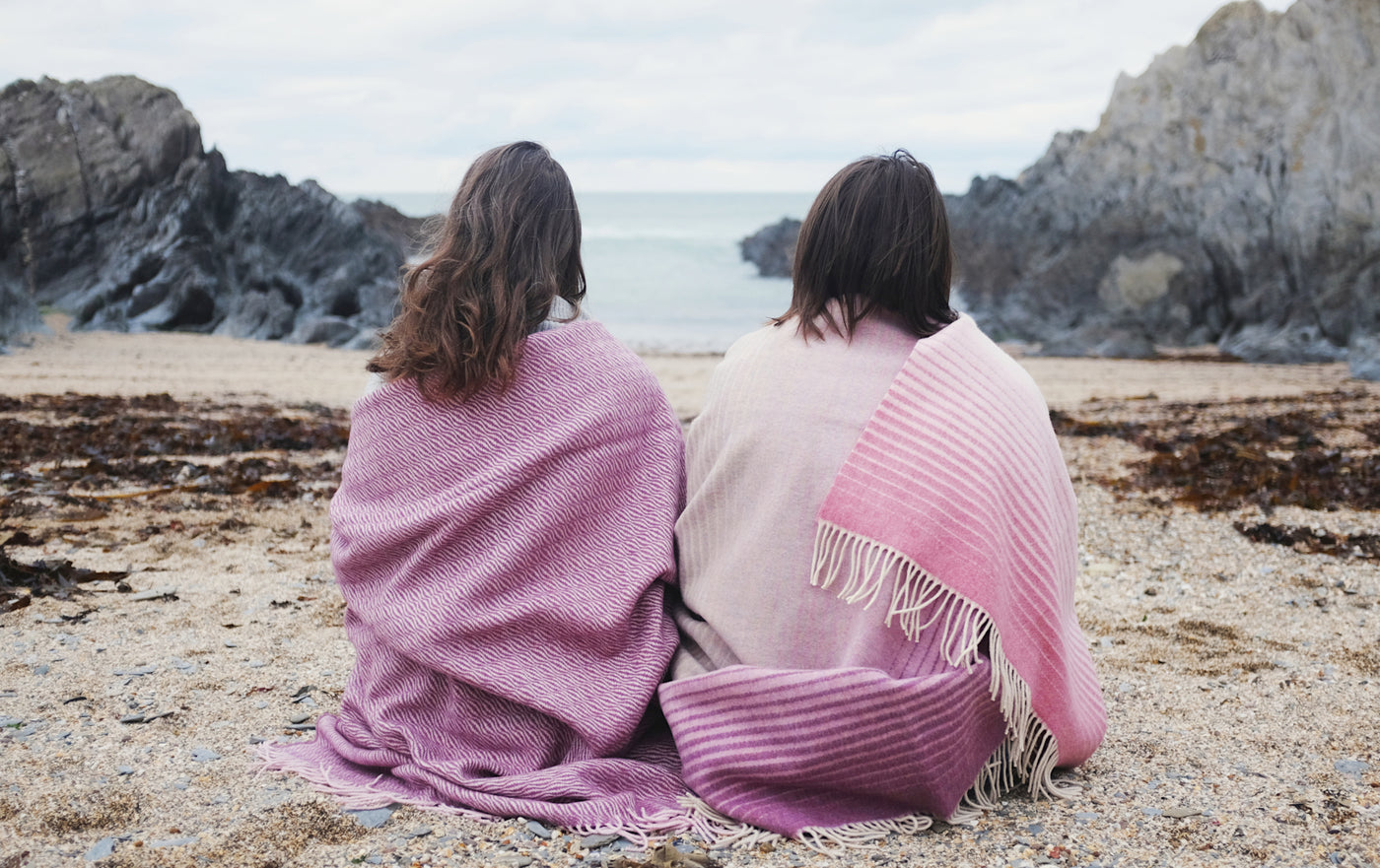 soft pink wool blankets made in UK. Super soft blanket. pink blanket. UK made blankets. British blankets. free uk delivery. 